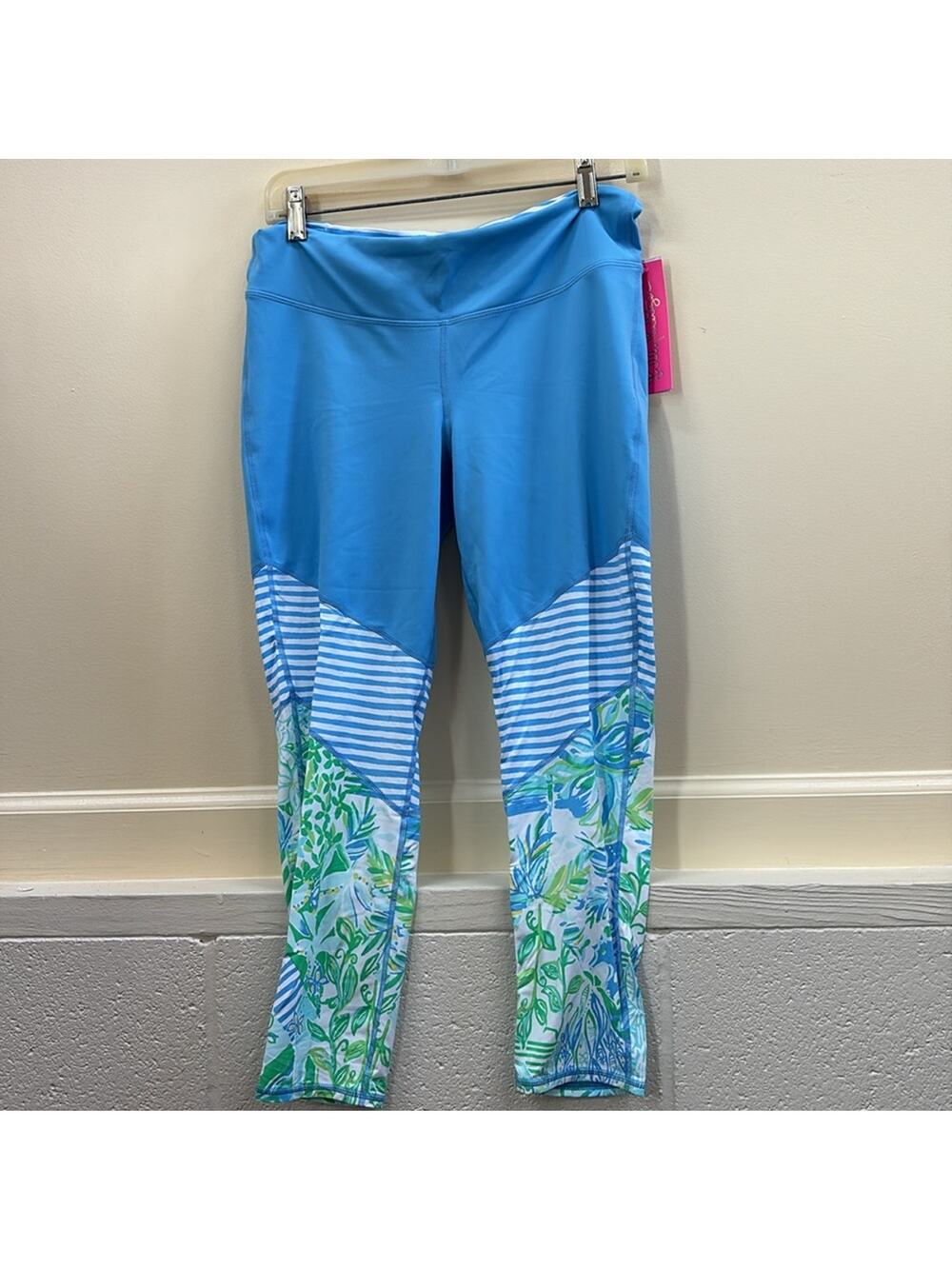 Lilly Pulitzer Beach Happy NWT women’s Large Blue and White Striped leggings